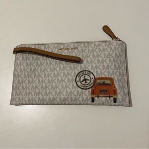 Michael Kors Jet Set Go Wristlet